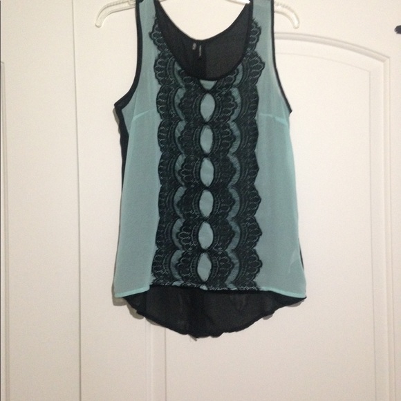 Maurices Tops - Lace detail tank- fits like a medium